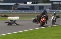 Ajaib, Tak Ada Pembalap Cedera Usai Kecelakaan Hebat di Donington Park