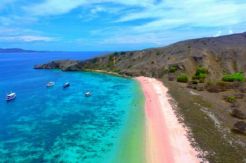 5 Pantai untuk Pasangan Bulan Madu