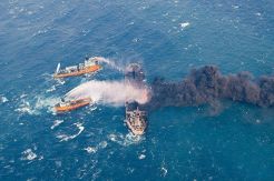 Kapal Tanker Minyak Iran Dihantam Ledakan di Dekat Saudi