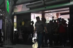 Jenguk Wiranto di RSPAD,...