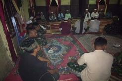 Membaur, Anggota TMMD Penuhi Undangan Doa Selamat di Rumah Warga