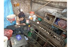 Kakek Lumpuh Tinggal Dibekas Kandang Ayam Selama 13 Tahun