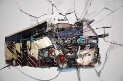 Lepas Kendali, Bus Damri Tabrak Lima Mobil di KM 12 Tol JORR