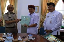 BPN Klungkung Terbitkan Dua Sertifikat