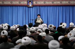 Khamenei Minta Militer Iran Kembangkan Senjata Modern dan Canggih