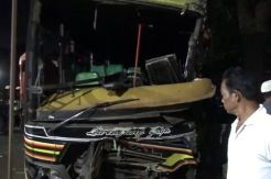 Bus Luragung Alami Rem Blong, Tabrak Mobil-Motor 12 Terluka