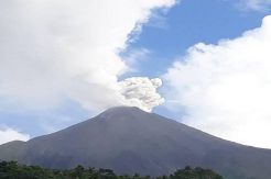 Lava Pijar Gunung Karangetan Tinggi, Masyarakat Diimbau Tak Mendaki