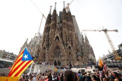 Ratusan Ribu Demonstran Penuhi Barcelona di Hari Kelima Protes