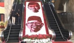 Hiasan Bunga Berbentuk Wajah Jokowi-Maruf Sambut Tamu Pelantikan