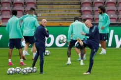 Terganggu Rumor Mourinho, Zidane Tegaskan Selamanya di Madrid