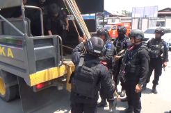 Brimob Sita Puluhan Busur dan Ratusan Anak Panah di Timika Papua