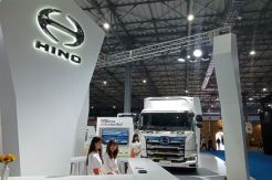 Hino Usung Tema Transporting...