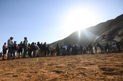 Lindungi Budaya Pribumi, Uluru Australia Ditutup untuk Pendaki