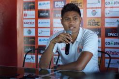 Bek Persija Enggak Sabar Jalani Duel El Clasico Liga 1