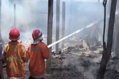 Gudang Mebel Istana Ukir di Kediri Ludes Terbakar