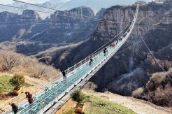 China Tutup Jembatan...
