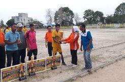 Bupati Kobar Nurhidayah Tutup Turnamen Sepak Bola Bupati Cup 2019