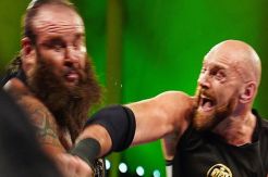 Bogem Maut Tyson Fury Bikin Braun Strowman Terkapar di Luar Ring