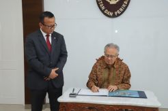 Edhy Prabowo dan Dubes Jepang Sepakat Tingkatkan Sektor Kelautan dan Perikanan