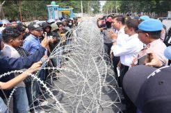 Mahasiswa UHO Demo di Mapolda Sultra Pertanyakan Kasus Tewasnya 2 Rekannya