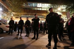 Demonstran Serbia Paksa Presiden Gunakan Pintu Samping Gedung TV