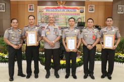 Tiga Perwira Polda Sumbar Dapat Penghargaan Polisi Teladan