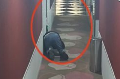 Pria Ini Merangkak demi Dengar Suara Pasangan Bercinta di Hotel