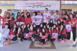 Multi Bintang Bersama Ribuan Relawan Bersihkan Sungai Cumpleng