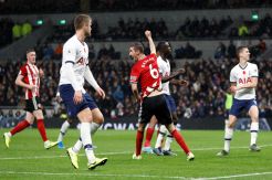 George Baldock Rusak Kemenangan Tottenham