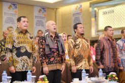 Hadiri Munas Dekopin, Nurdin Halid Puji Komitmen Teten Masduki