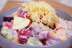 Segarnya Salad Buah Lemon Keju yang Menggoyang Lidah Anda