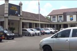 Viral Video Pengendara Ribut Sambil Menenteng Pistol