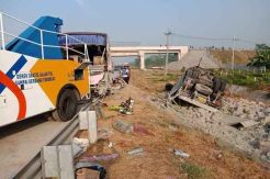 Bus Seruduk Truk, Sopir dan Dua Penumpang Tewas