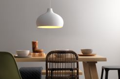 Signify Produksi Luminer Lampu Berbahan Daur Ulang
