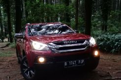 Rasakan Kenyamanan Kabin dan Sensasi Tenaga Isuzu MU-X i- Series