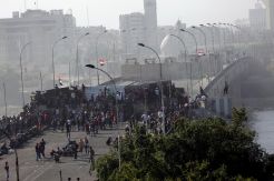 Demonstran Kembali Kuasai Jembatan di Pusat Baghdad