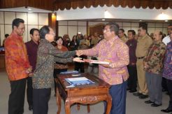 Bupati Suradyana Terima DIPA dan TKDD Tahun 2020