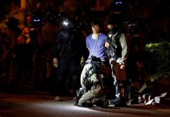 Dikepung Polisi Dua Hari, Demonstran Hong Kong Cari Rute Pelarian