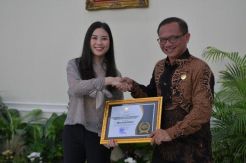 Di Istana Wapres, Angela...