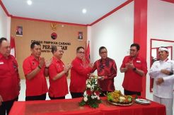 Resmikan Kantor Cabang, Hasto: Pesan Megawati ke Kader PDIP di Purwakarta