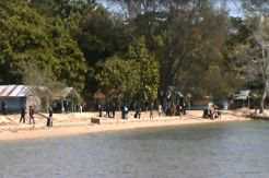 Sampah Plastik Kepung Pantai Toronipa, Turis Enggan Datang
