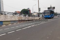 Jalur Sepeda di bawah Fly Over Pramuka Jadi Satu dengan Busway