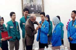Pemenang Lomba Debat Kebangsaan Terima Anugerah Wali Nanggroe Aceh