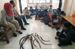 Lurah Kayu Putih Amankan Puluhan Pelaku Tawuran Beserta Senjata Tajam