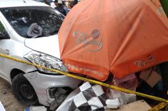 Alami Kecelakaan Tunggal, Pria Tanpa Identitas Meninggal di Dalam Mobil