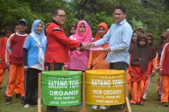 PLTA Batangtoru Serahkan Bank Sampah untuk SMPN 1 Marancar