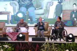 Kemensos Pererat Komunikasi...