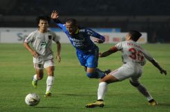 Persela Bikin Persib...