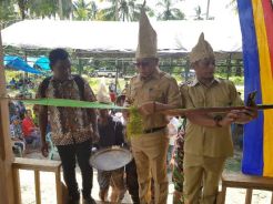 Bupati Agus Ambo Djiwa Resmikan Balai Pertemuan Lembaga Adat Duria Sulapa Kalola