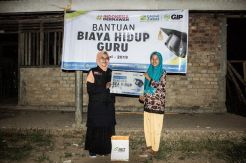 Gaji Rendah Tak Surutkan Semangat Guru di Pelosok Daerah